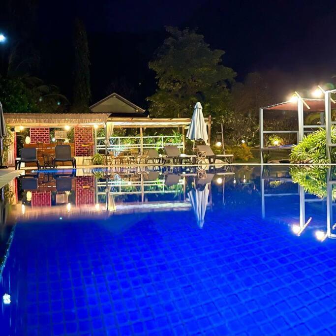Villa 'The Blue House' - Qbungalows Kep Exterior photo