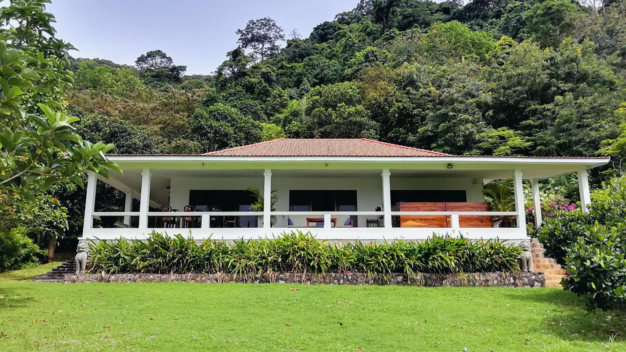 Villa 'The Blue House' - Qbungalows Kep Exterior photo