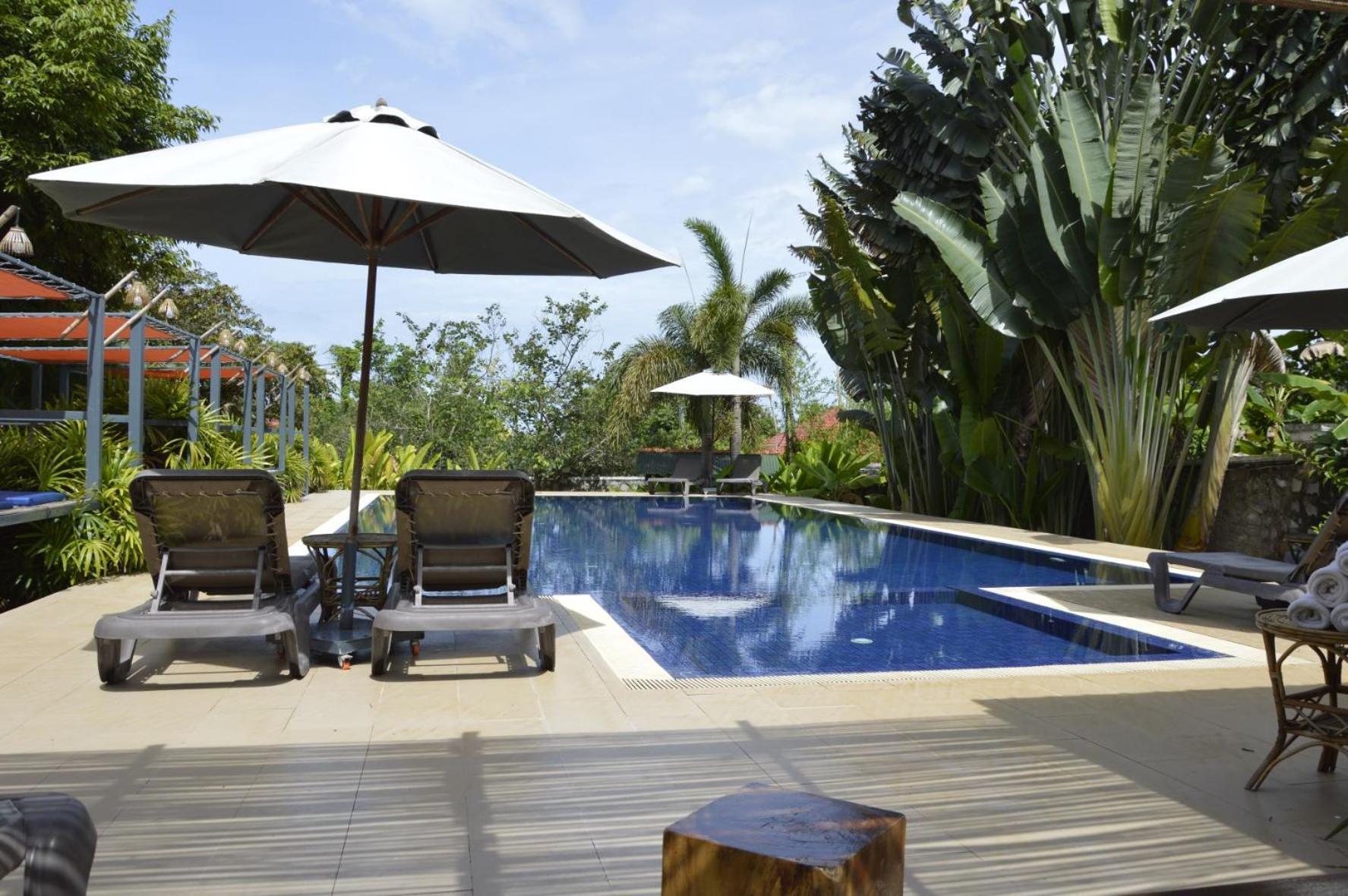 Villa 'The Blue House' - Qbungalows Kep Exterior photo